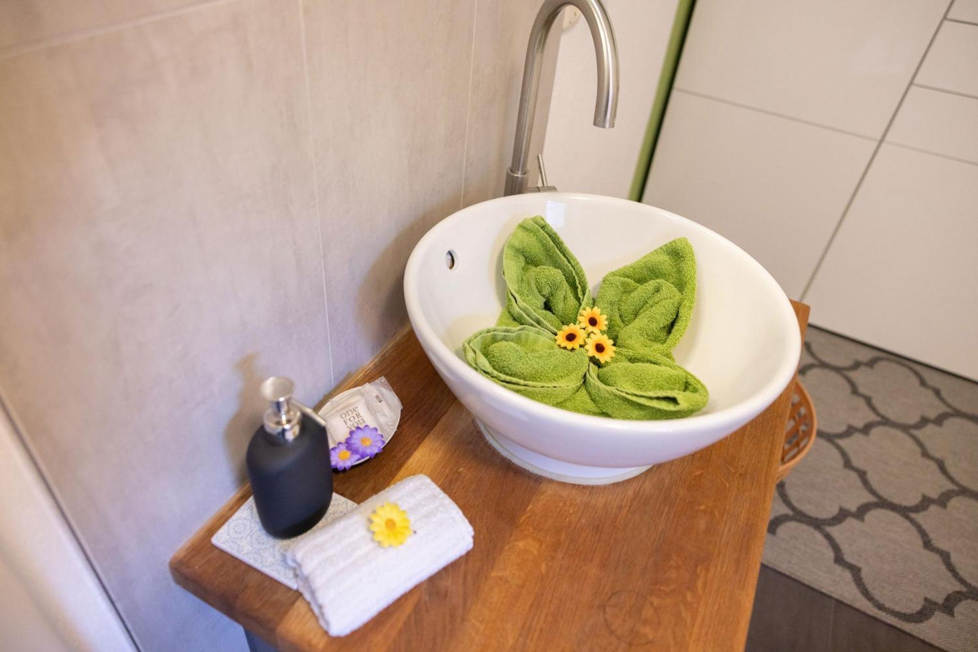 Ideal Fuer Kurze Aufenthalte - Gemuetliches 1-Zimmer-Apartment Adelsdorf Extérieur photo
